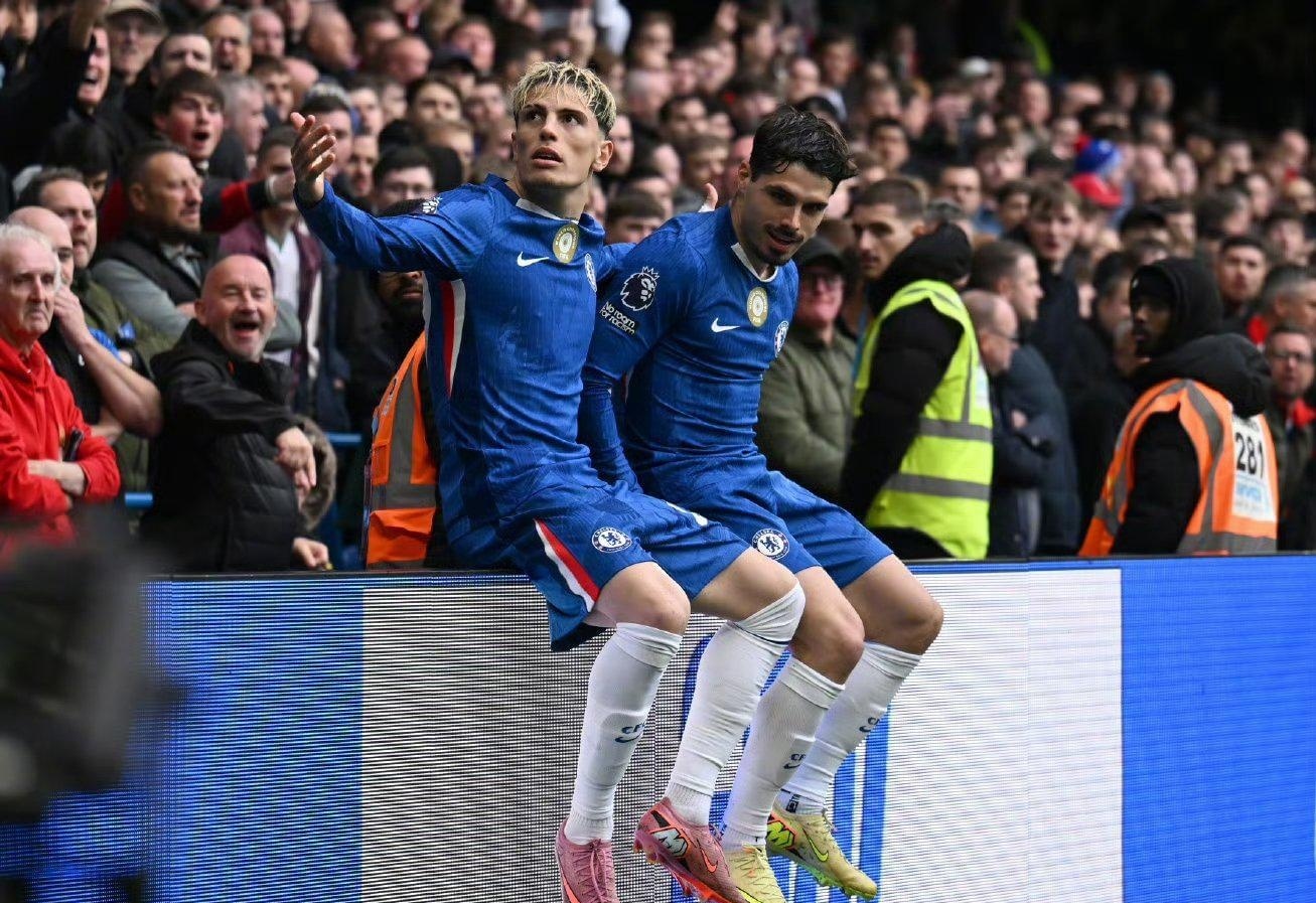 不和谐，太阳报：拜仁球迷在赛前与现场警察和安保发生冲突（赛前风波：太阳报称拜仁球迷与警方及安保人员发生冲突）