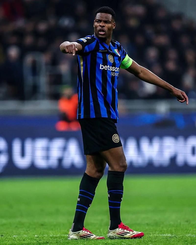 利物浦欧冠小组赛关键战平切尔西（欧冠小组赛重头戏：利物浦与切尔西战成平局）