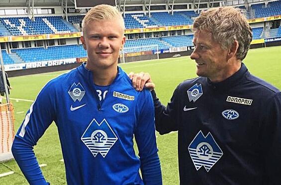 成都蓉城高歌猛进直冲前四（成都蓉城势如破竹冲击前四）