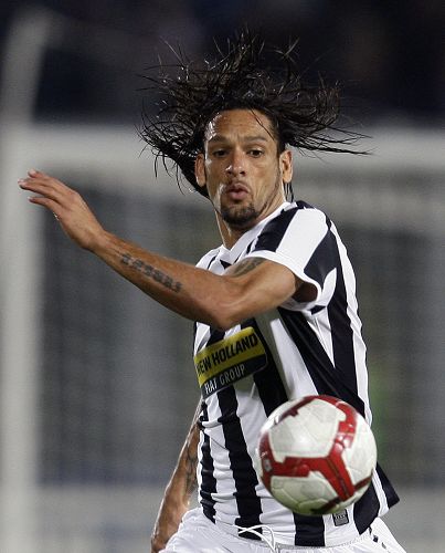 斯基拉：DV9续约的唯一可能是接受3-4年合同，年薪600-800万（斯基拉：DV9续约需签3-4年合约，年薪600-800万为唯一方案）