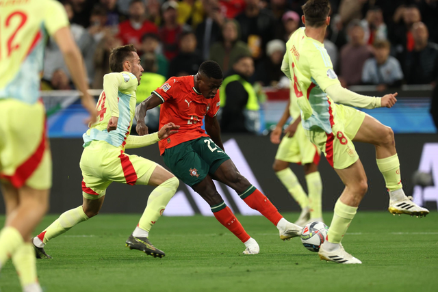 连续30场非友谊赛保持不败，西班牙是历史第四队（西班牙完成非友赛30场不败，位列历史第4）