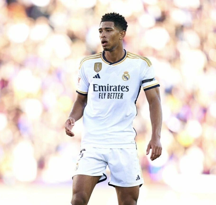 惊魂重演？巴萨死守诺坎普！严防德国球迷再度攻陷主场（噩梦会否重现？巴萨严阵以待死守诺坎普，防德国球迷再袭主场）