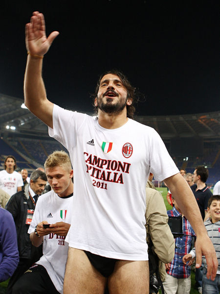 “苏超”冠军的排面，泰州市委书记和市长更衣室祝贺泰州夺冠（泰州问鼎苏超，市委书记、市长走进更衣室致贺）