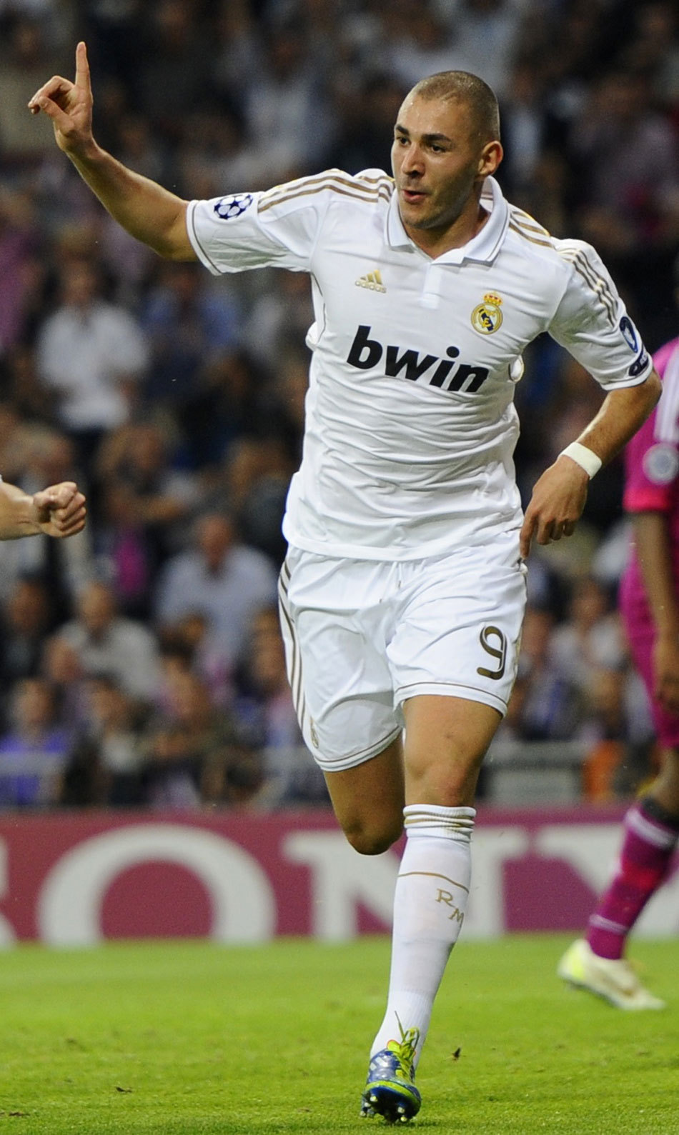 美职联列梅西和穆勒交手记录：梅西3胜7负，非友谊赛仅1胜（美职联公布梅西与穆勒对战数据：梅西3胜7负，正式比赛仅胜1场）