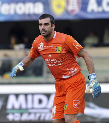 名宿：在我看来莱奥是边锋不是前锋；他配得上米兰10号球衣（米兰名宿：莱奥更适合当边锋而非前锋，配得上米兰10号球衣）