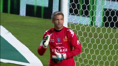 数据全面！王奕博加盟青岛首秀12分5篮板3助攻2抢断（王奕博青岛首秀数据亮眼：12分5篮板3助攻2抢断）