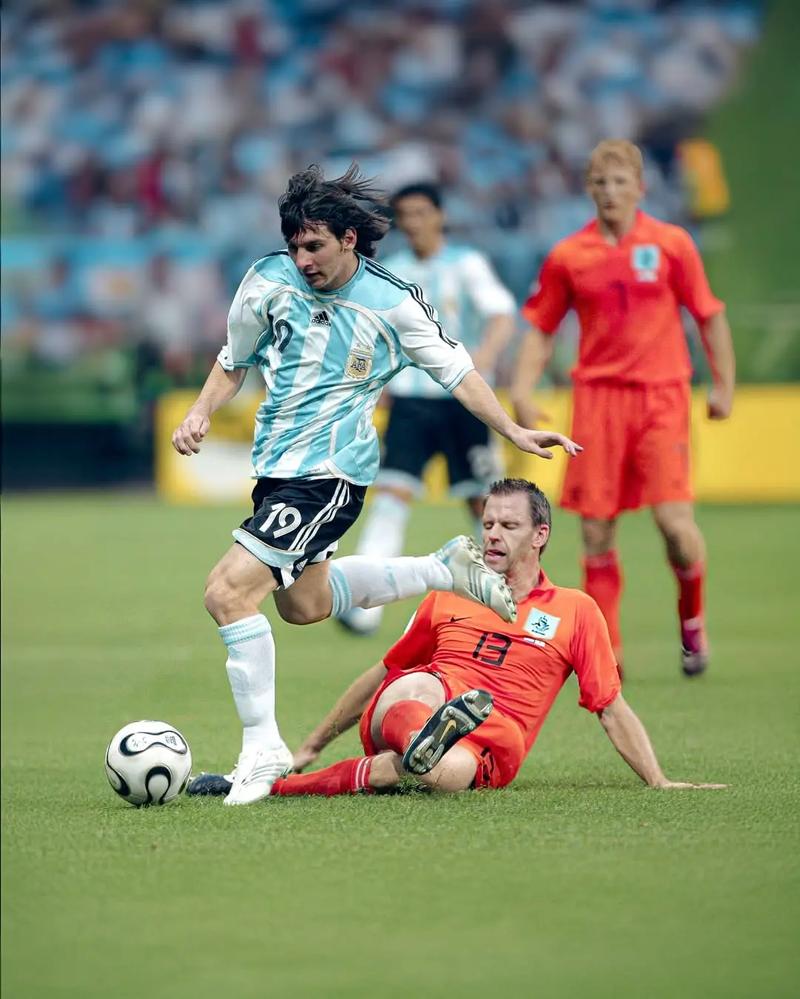 库尼亚：很感激成为曼联的一员，会尽力让曼联重返巅峰（库尼亚：感谢加盟曼联，必全力助队重返巅峰）