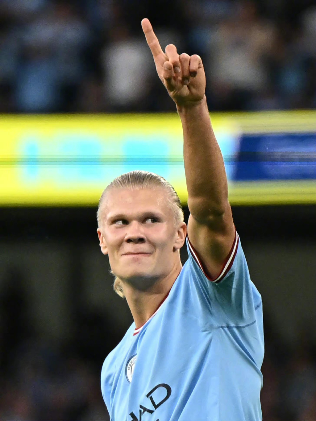 别把跑车当坦克！莱奥转型中锋，是补了短板却废了武功？（别拿跑车去撞坦克！莱奥改踢中锋，是扬长避短还是自废武功？）